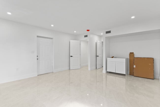 Building Photo - 15920 NW 17th Ave