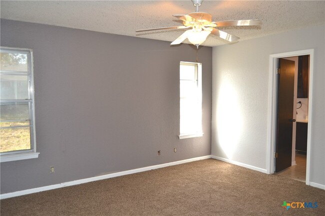 Building Photo - 1804 Fairway Dr