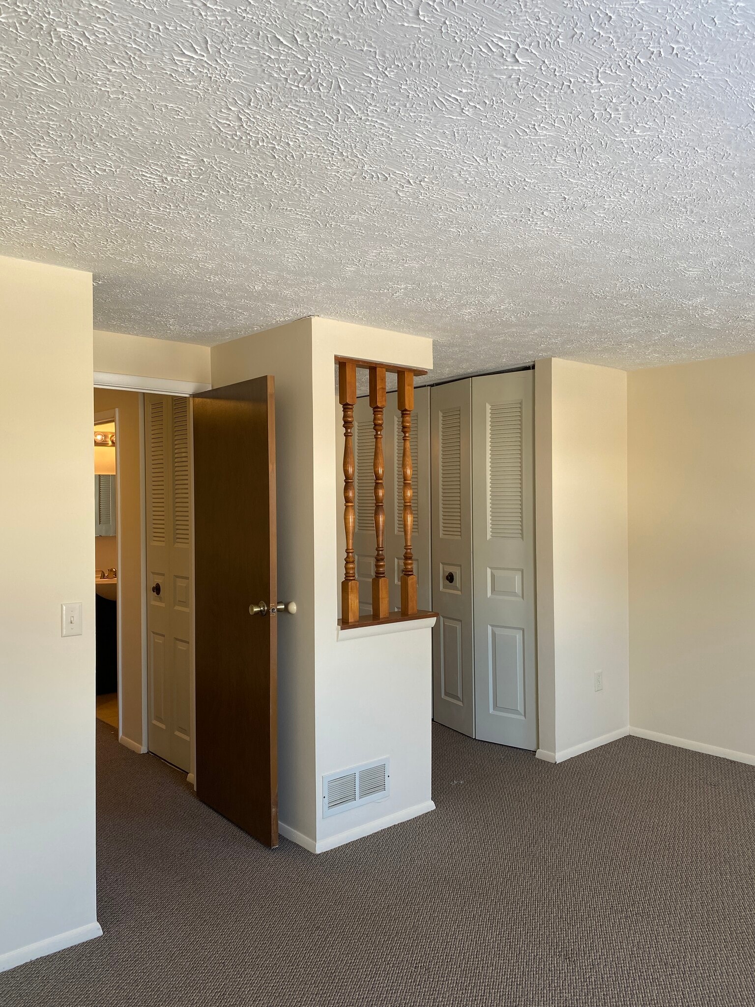 Master bedroom - 6005 Black Oak Dr