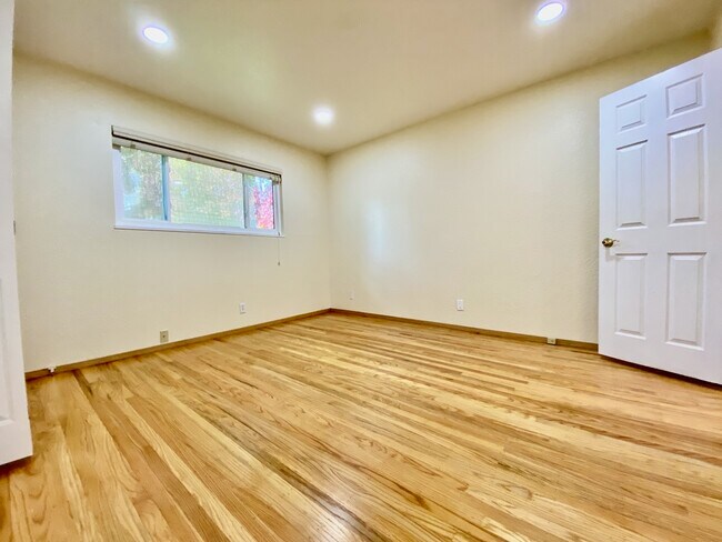 Building Photo - 5025 Carm Ave