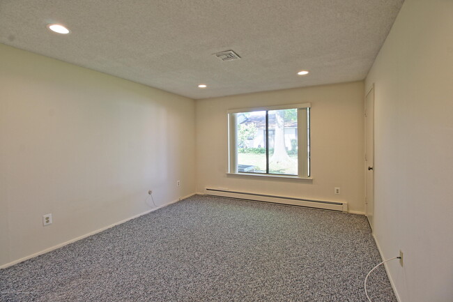 Building Photo - 137B Cistus Plaza