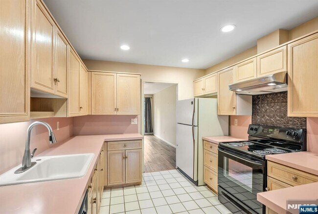 Building Photo - 43 Forsgate Ct