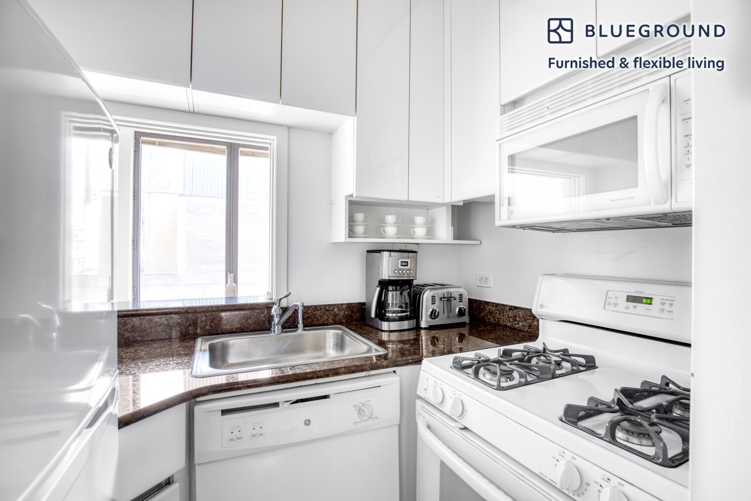 Building Photo - 150 E 57th St