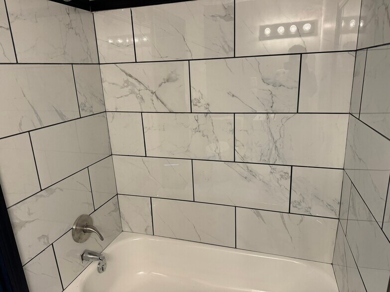 Building Photo - 706 Church St