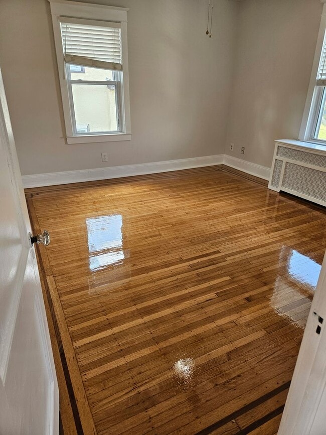 Building Photo - HALF MONTH FREE* Single family home with n...