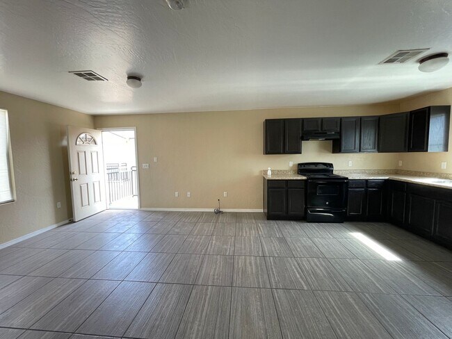 Building Photo - Center Way Apartments 2BDR - 1 BATH