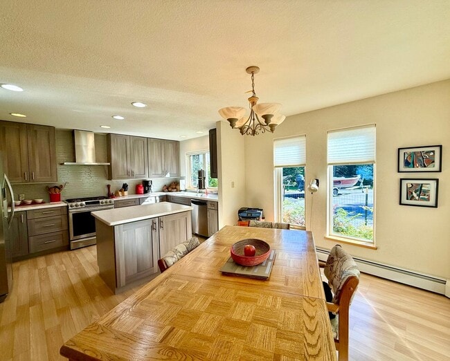 Building Photo - SEASONAL OCEANFRONT HOME