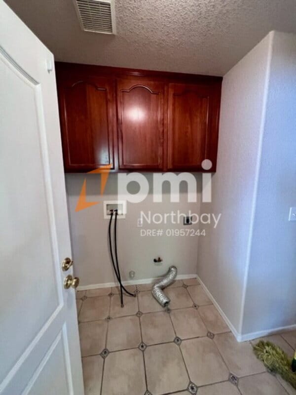 Building Photo - 2133 Beaujolais Ct