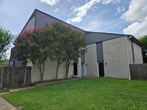 Building Photo - 1309 Airline Dr