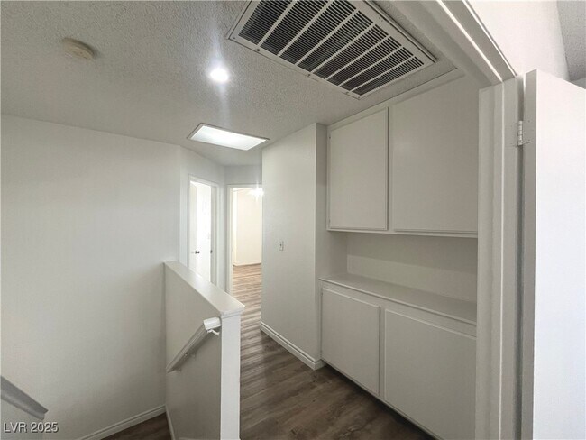 Building Photo - 1537 N Canyon Rose Way