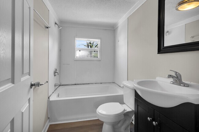 Building Photo - 605 1st Ave