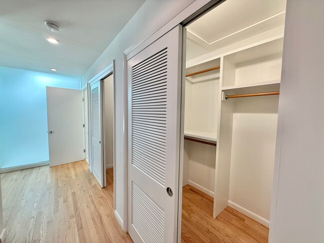 Building Photo - Luxurious 4BD, 3BA Raleigh Home with Fence...