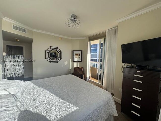 Building Photo - 17875 Collins Ave