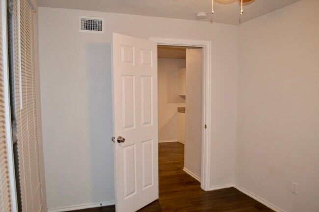 Building Photo - 416 Collingsworth
