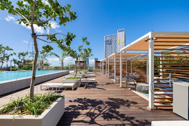 Building Photo - 2159