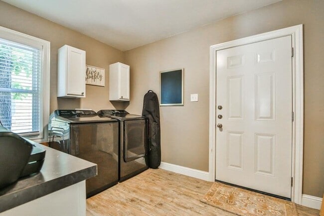 Building Photo - PRE LEASING for fall 2026! 3/2 in Tech Terrace!