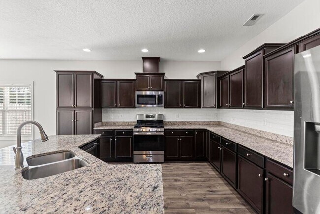 Building Photo - Gorgeous Home Offering Over 3000 HSF!