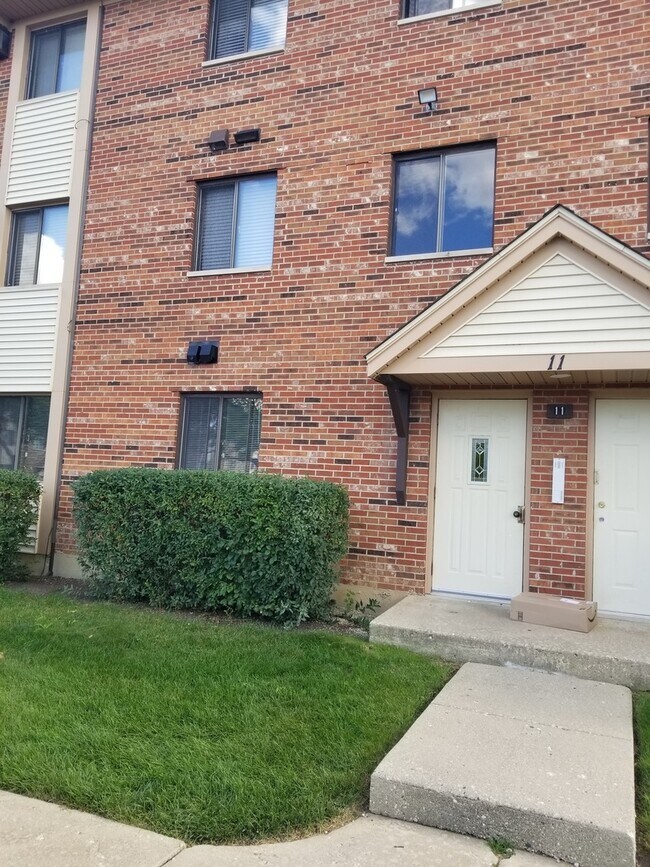 Building Photo - 11 Parkside Ct