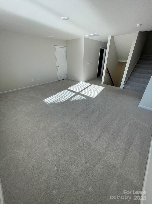 Building Photo - 398 Kennerly Center Dr