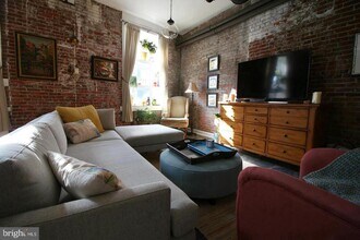 Building Photo - 828 N Hancock St