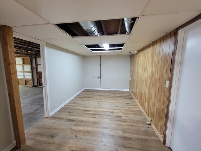 Building Photo - 205 Watkins Glen Dr NE
