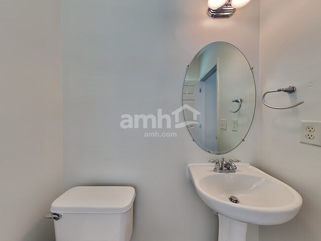 Building Photo - 8940 N Red Maple Cir