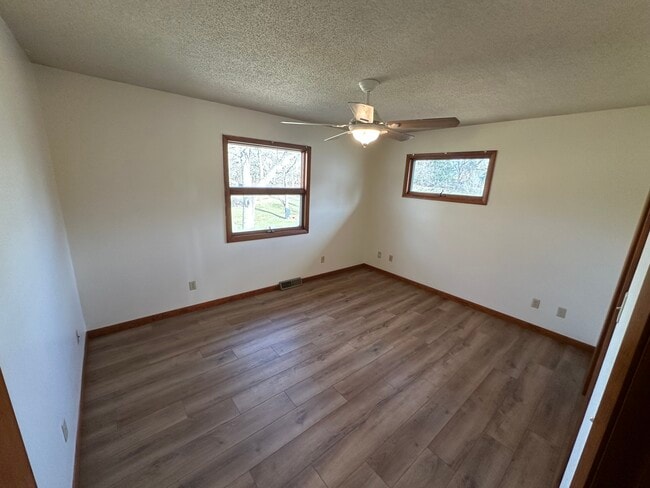 Building Photo - 809 2nd Ave NE