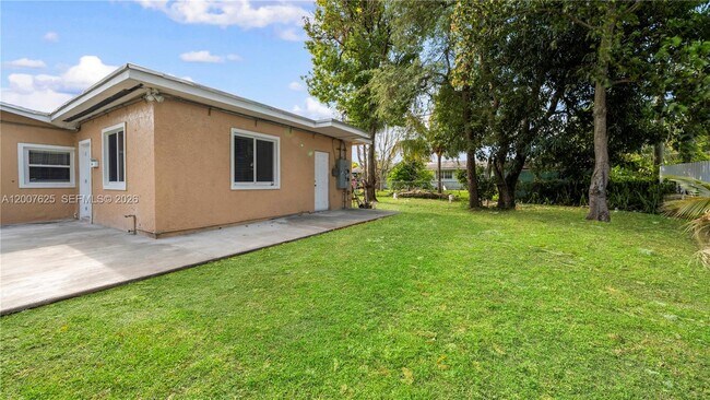 Building Photo - 1124 NW 100th Terrace