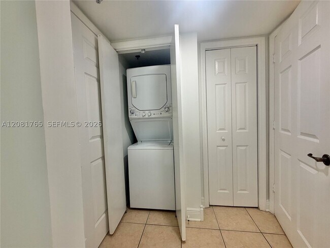 Building Photo - 1650 Coral Wy