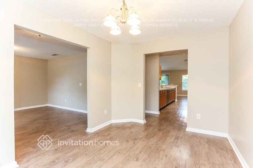 Building Photo - 10939 Apple Blossom Trail E