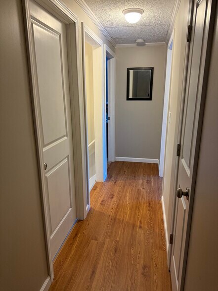 Building Photo - 200 Maple Rd