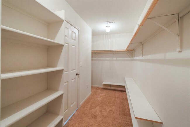Building Photo - 314 Foxglove Dr