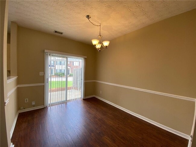 Building Photo - 646 Kenridge Dr