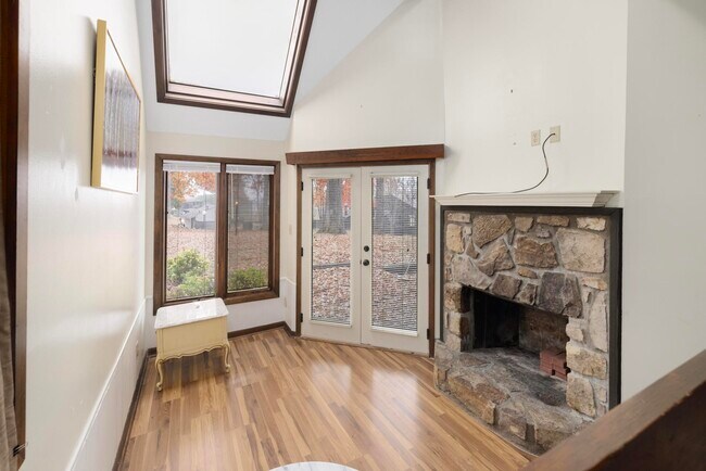 Building Photo - 115 Beechnut St