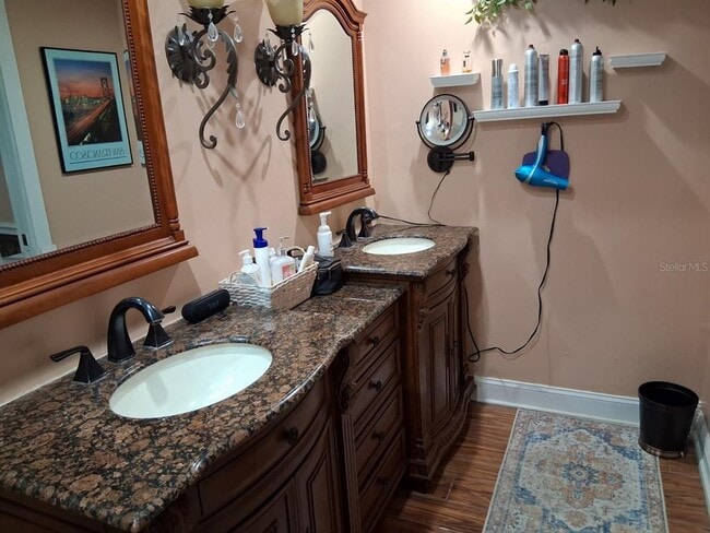 Building Photo - 12213 Saddle Strap Row