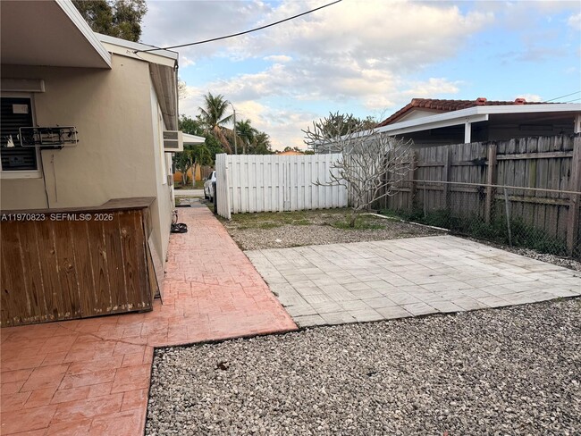 Building Photo - 1320 N 69th Way