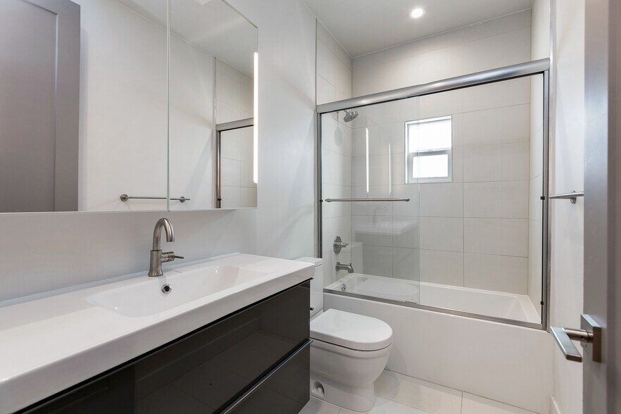 Building Photo - 1784 S Rimpau Blvd