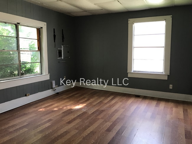 Building Photo - 306 Williamson St