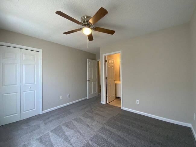 Building Photo - Welcome to Silver Creek Golf Course!