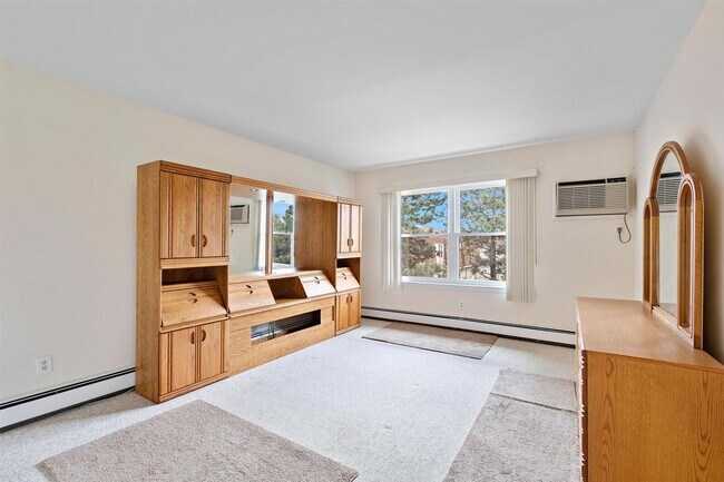 Building Photo - 132 Riverview Ct