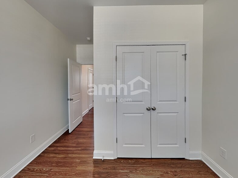 Building Photo - 145 Twin River Dr