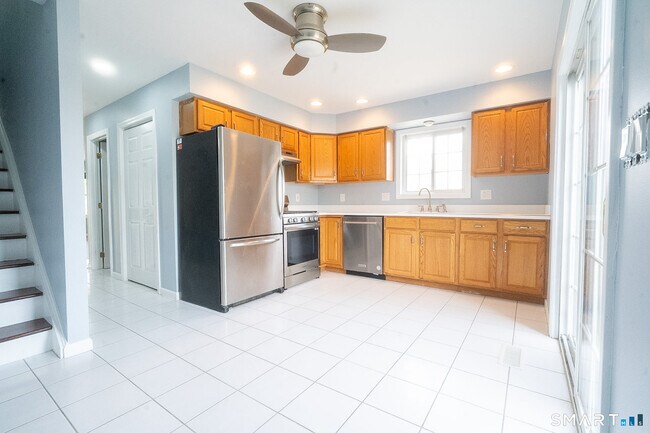 Building Photo - 39 Coram Rd