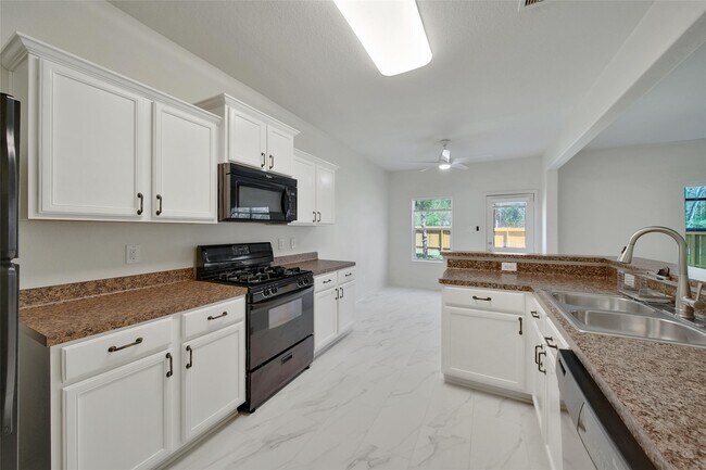 Building Photo - 305 Crooked Pine Court