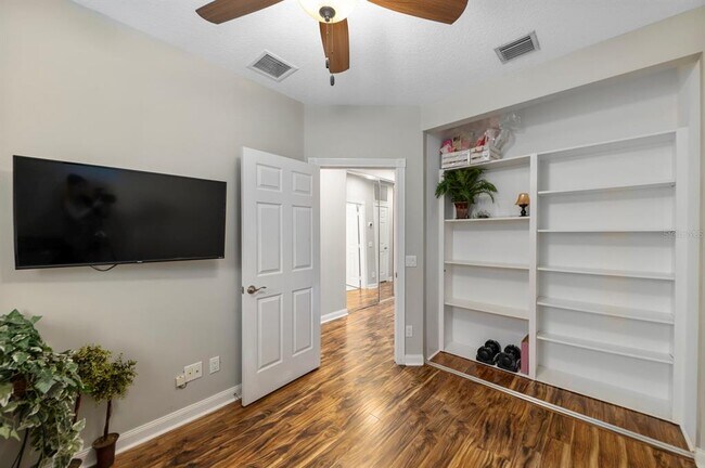 Building Photo - 1633 Napoli Dr W