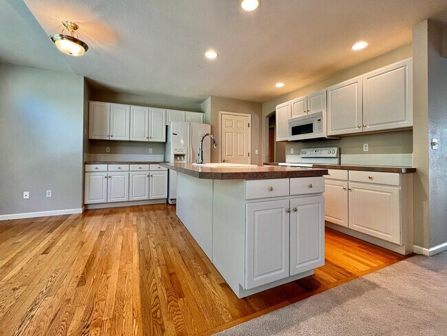 Building Photo - 3 Bed, 3 Bath House in Southeast Fort Coll...