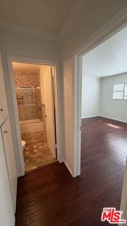 Building Photo - 960 Larrabee St