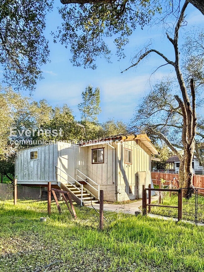 Building Photo - 6489 Rainbow Heights Rd