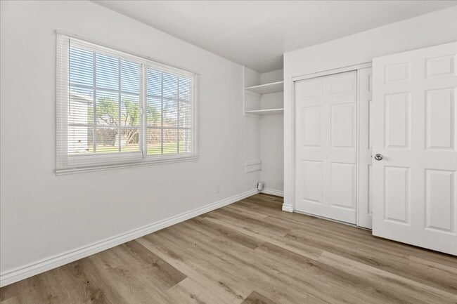 Building Photo - Single Story 4 Bedroom Home with Yard and Detached Garage in Montclair