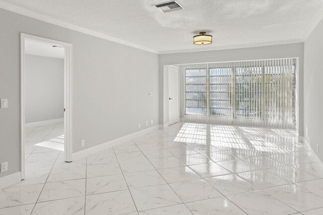 Building Photo - 2480 Juniper Dr