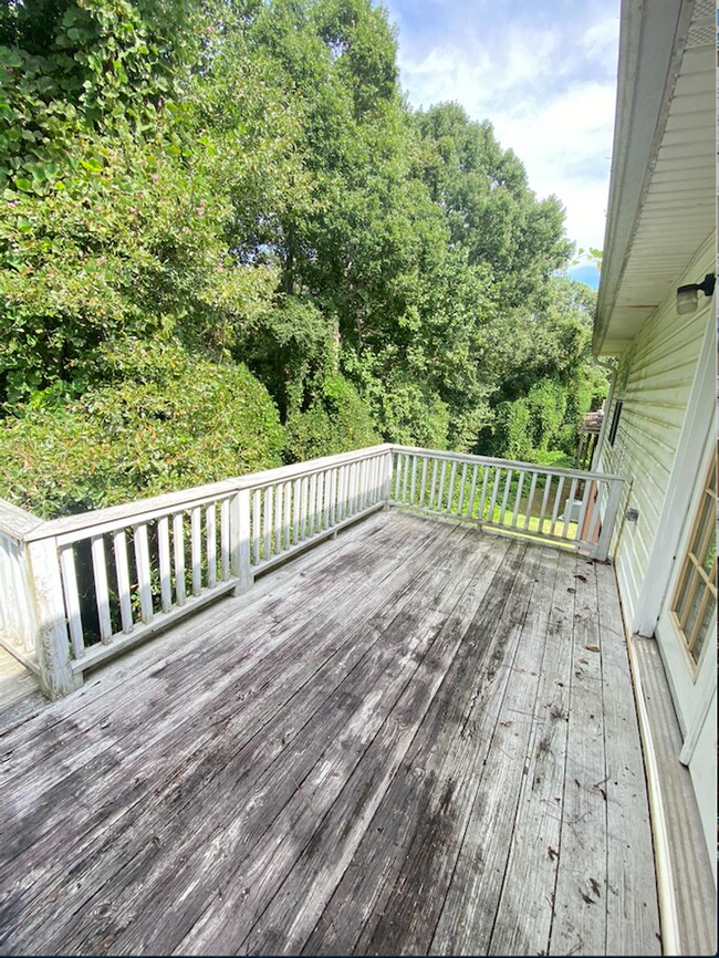 Building Photo - Northpointe Duplex Available for May!